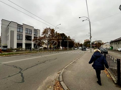 комерційна за адресою Мостицька вул., 4