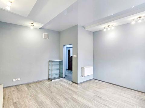 комерційна за адресою Богдана Хмельницького бульв., 4