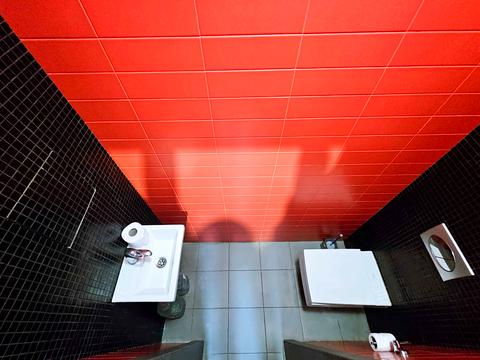 комерційна за адресою Богдана Хмельницького бульв., 4