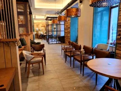 комерційна за адресою Приморський бульв., 7