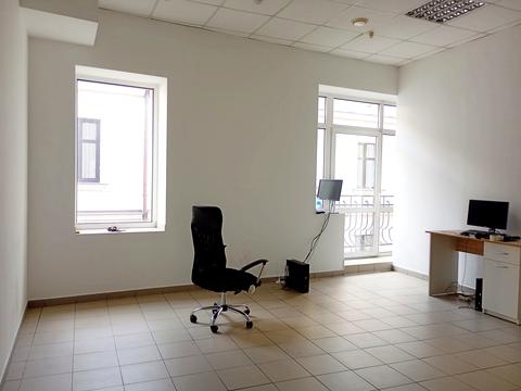 комерційна за адресою площа Ринок, 1