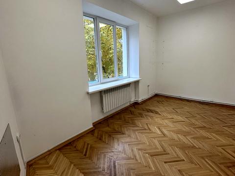 комерційна за адресою Переяславська вул., 19