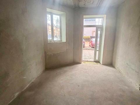 комерційна за адресою Мисливська вул., 24