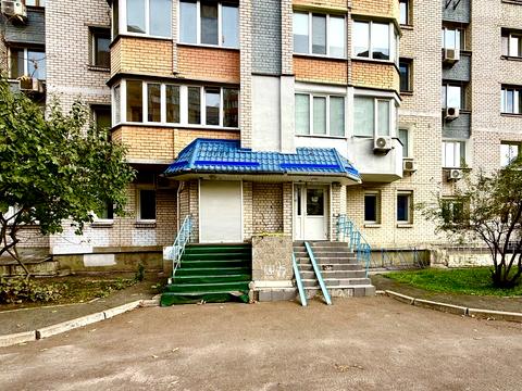 комерційна за адресою Анни Ахматової вул., 35-Б