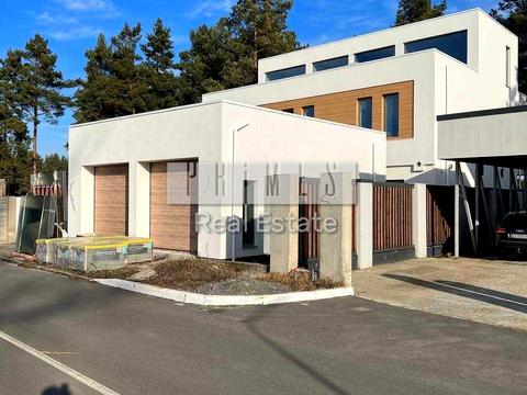 будинок за адресою Набережна вул.