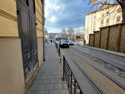 комерційна за адресою Івана Ґонти вул., 1