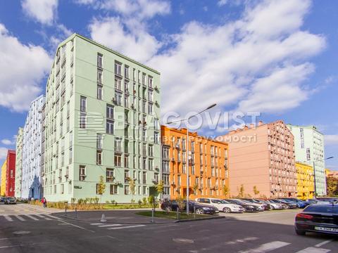 комерційна за адресою Регенераторна вул., 4к2