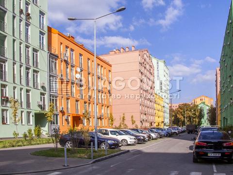 комерційна за адресою Регенераторна вул., 4к2