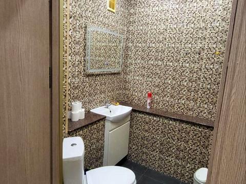 комерційна за адресою Регенераторна вул., 4к2