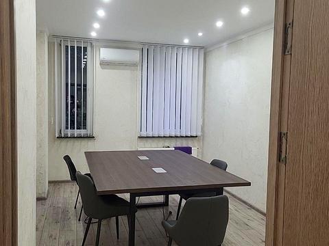 комерційна за адресою Регенераторна вул., 4к2