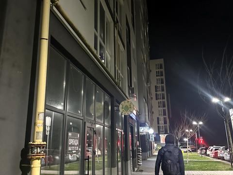 комерційна за адресою Трускавецька вул., 145