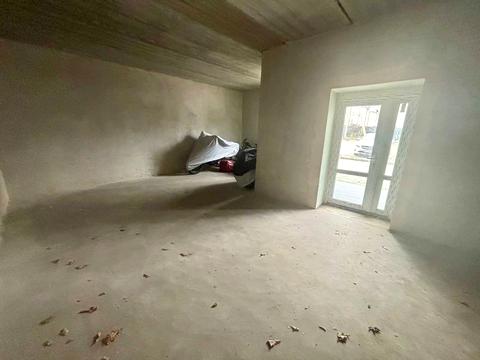 комерційна за адресою Мисливська вул., 24