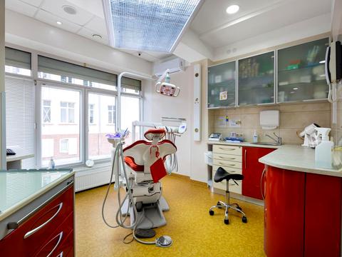 комерційна за адресою Генерала Тараса Чупринки вул. (Пушкіна), 1