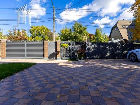 будинок за адресою Центральна вул.