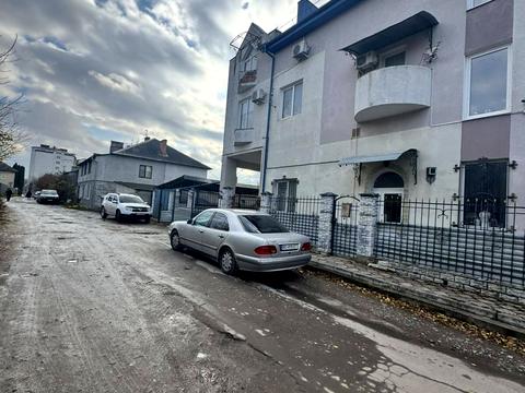 комерційна за адресою Дубовецька вул., 7