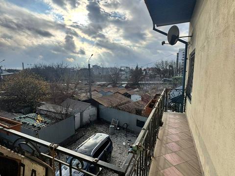 комерційна за адресою Дубовецька вул., 7