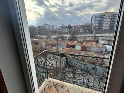 комерційна за адресою Дубовецька вул., 7