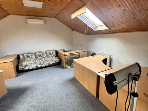 комерційна за адресою Дубовецька вул., 7