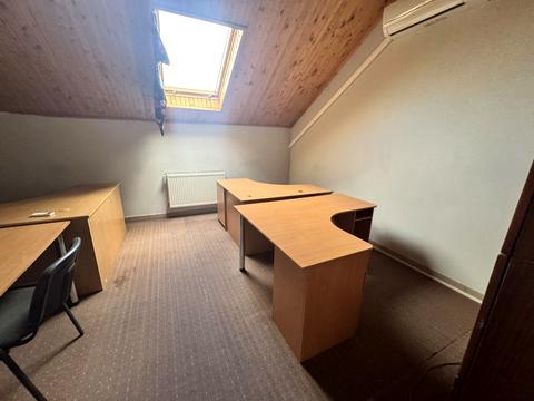 комерційна за адресою Дубовецька вул., 7