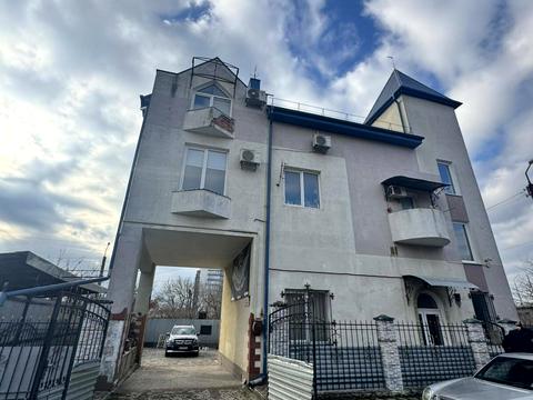 комерційна за адресою Дубовецька вул., 7