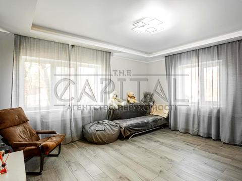 будинок за адресою с. Великі Дмитровичі, Тиханська вул., 11