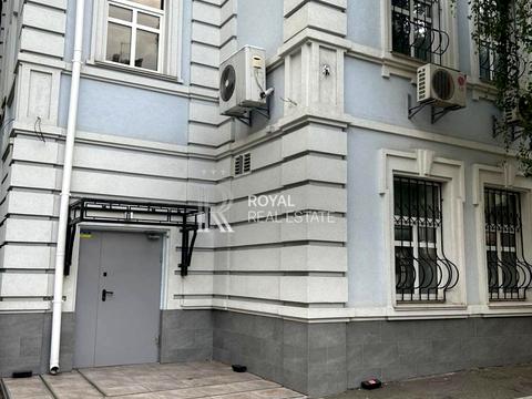 комерційна за адресою Саксаганського вул., 106