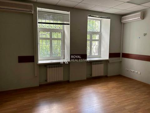 комерційна за адресою Саксаганського вул., 106