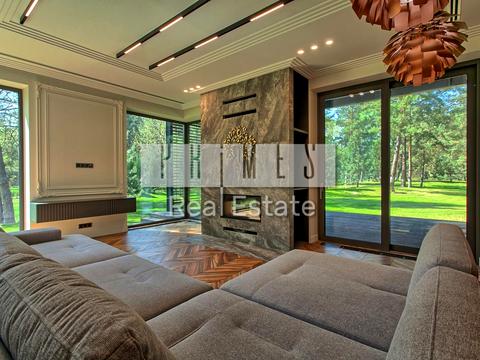 будинок за адресою Набережна вул.