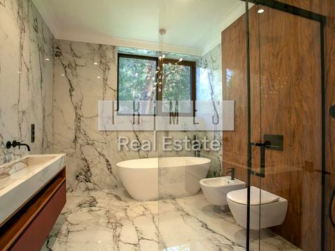 будинок за адресою Набережна вул.