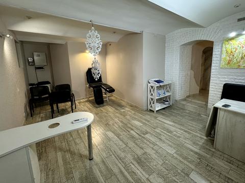 комерційна за адресою Михайла Грушевського вул., 37