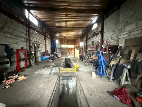 комерційна за адресою Вітчизняна вул., 24д