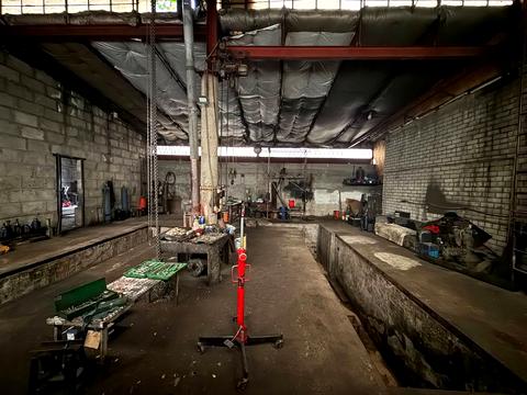 комерційна за адресою Вітчизняна вул., 24д