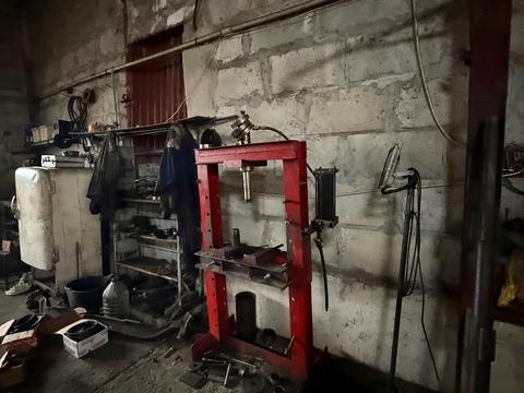 комерційна за адресою Вітчизняна вул., 24д