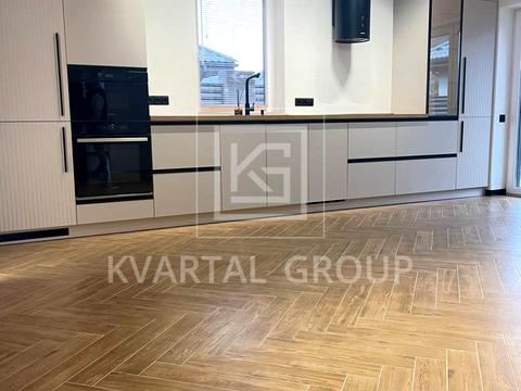 будинок за адресою Успішна, 10