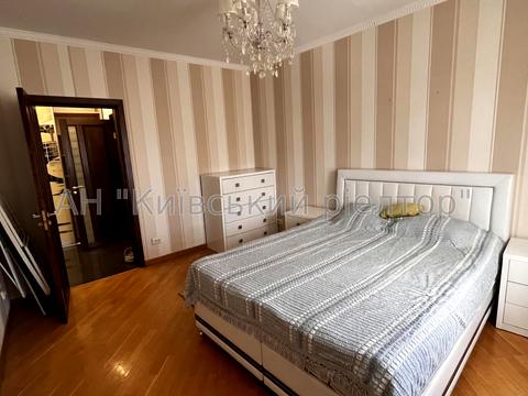 квартира за адресою Дніпровська набережна вул., 25