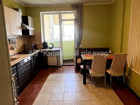 квартира за адресою Дніпровська набережна вул., 25