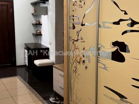 квартира за адресою Дніпровська набережна вул., 25