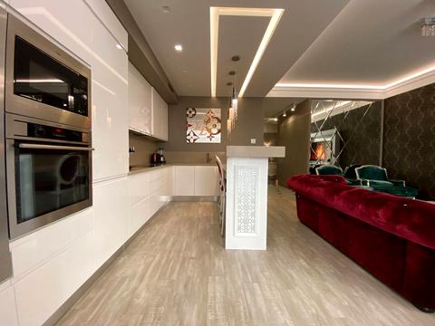 квартира по адресу Академика Филатова ул., 2/1