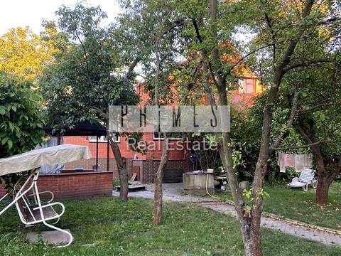 будинок за адресою Першотравнева вул.