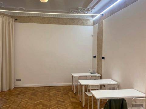 комерційна за адресою Театральна вул., 3