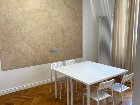 комерційна за адресою Театральна вул., 3