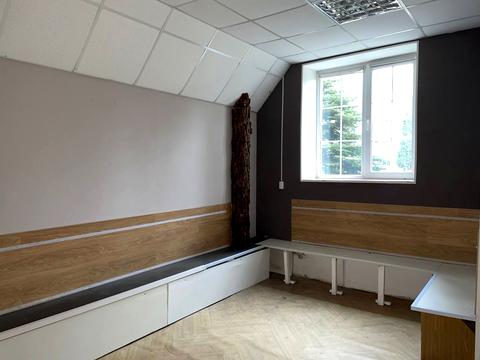 комерційна за адресою Придорожна вул., 1К2