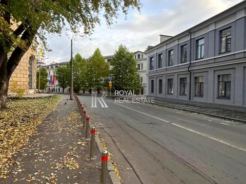 комерційна за адресою Київ, Лаврський пров., 8