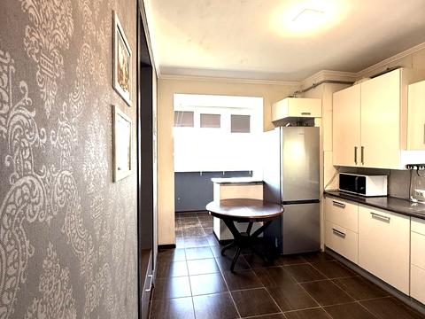 квартира за адресою Василя Сухомлинського вул., 14