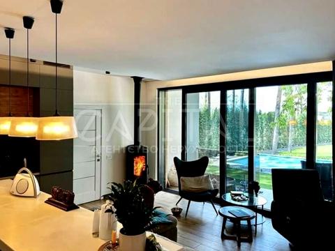 будинок за адресою Незламності вул. (Комарова)