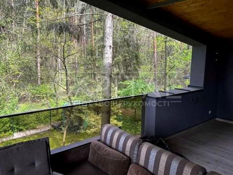 будинок за адресою Незламності вул. (Комарова)