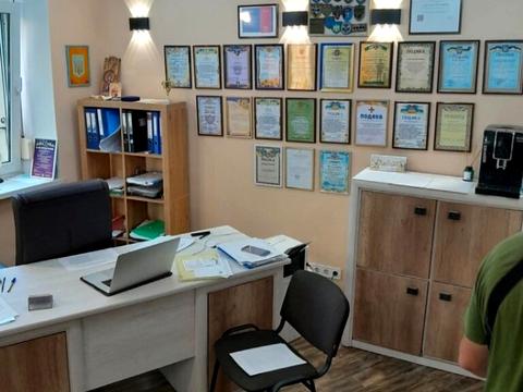 комерційна за адресою Конституційна вул. (28 Червня), 20