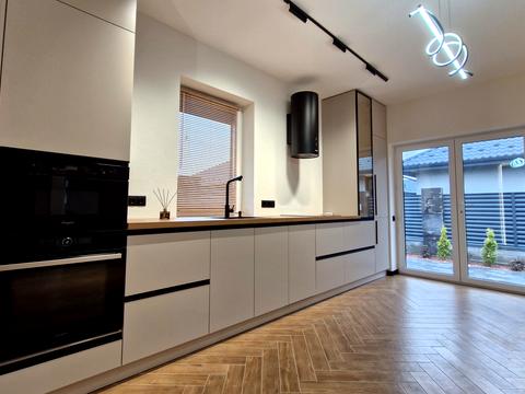 будинок за адресою Успішна