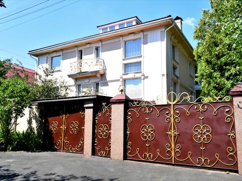 будинок за адресою Дачна