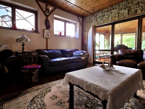 будинок за адресою Вишнева вул.